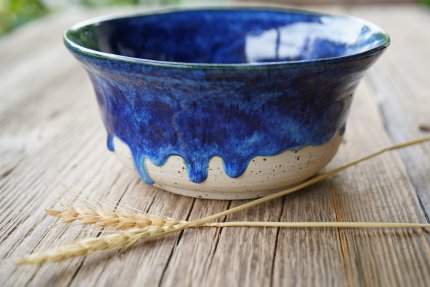 Handgetöpferte Ramen Keramik Schale  – in tiefem Kristallblau